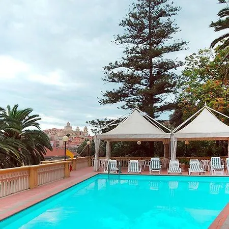 Vila In Near The Sea